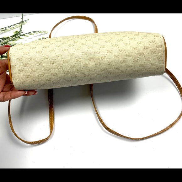 SOLD Gucci Vintage Monogram Crossbody Bag - Picture 9 of 16